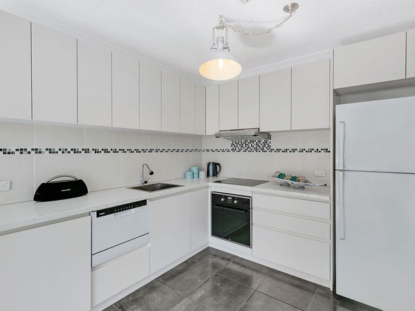 Modern Kitchen Cabinet, Case From Gold Coast, QSL, Australia Modern Kitchen Cabinet, Case From Gold Coast, QSL, Australia