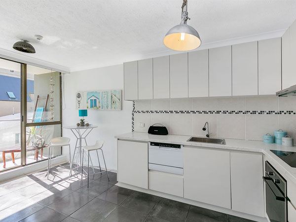 Modern Kitchen Cabinet, Case From Gold Coast, QSL, Australia Modern Kitchen Cabinet, Case From Gold Coast, QSL, Australia